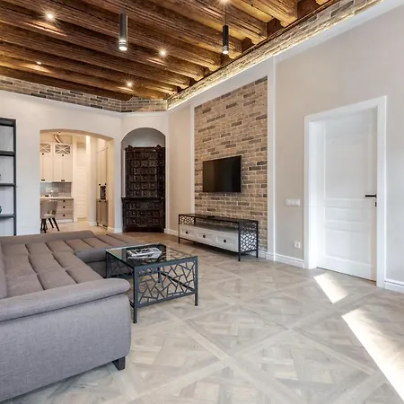 Grand Rynok Square Apartment Lviv