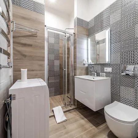 Grand Rynok Square Apartment Lviv